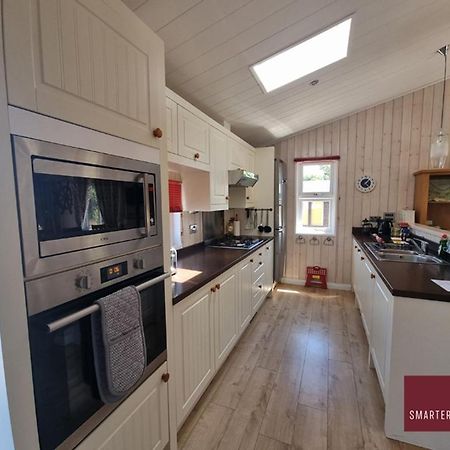 Milford On Sea - 4 Bedroom Lodge In Shorefield Country Park Zewnętrze zdjęcie